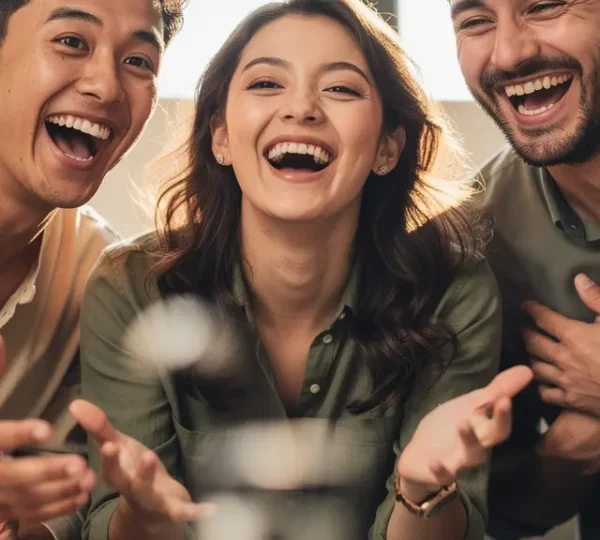 Groupe d'amis partageant un moment de complicité lors d'une expérience insolite, rire et surprise dans un cadre original