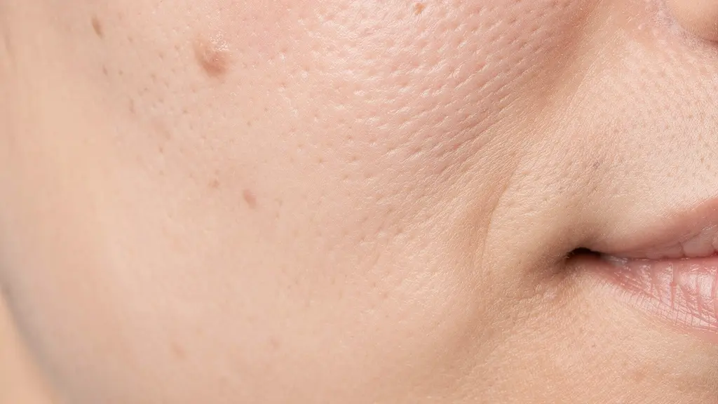 Comparaison macro de la texture de peau montrant l'évolution après micro-gommage